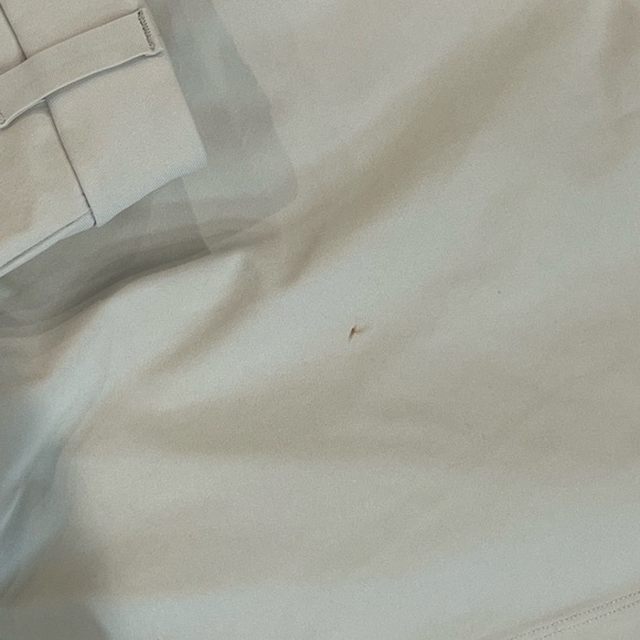 Lululemon Athletica Size 38 Flat Front Performance Cream ABC Shorts - Picture 8 of 10